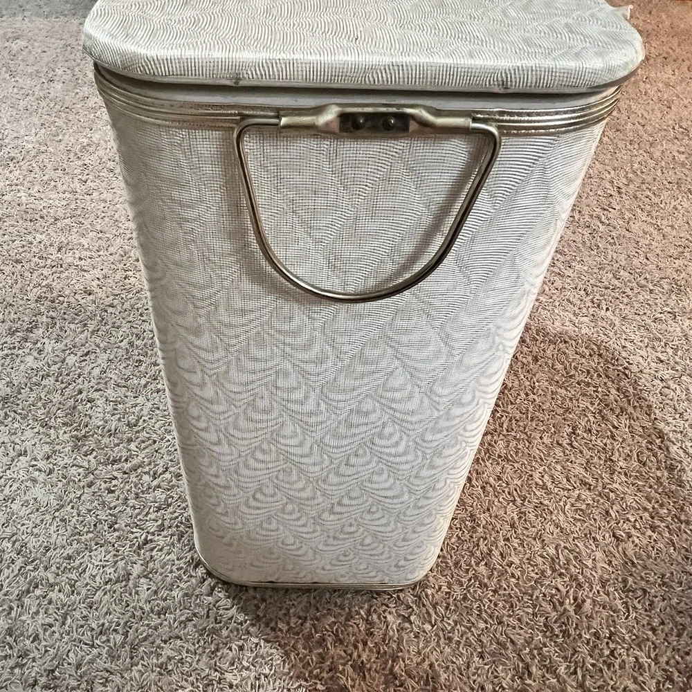 Red-Man Vintage Textured Hamper Clothes Basket MCM Mid-Century Vinyl‎ Gold Trim